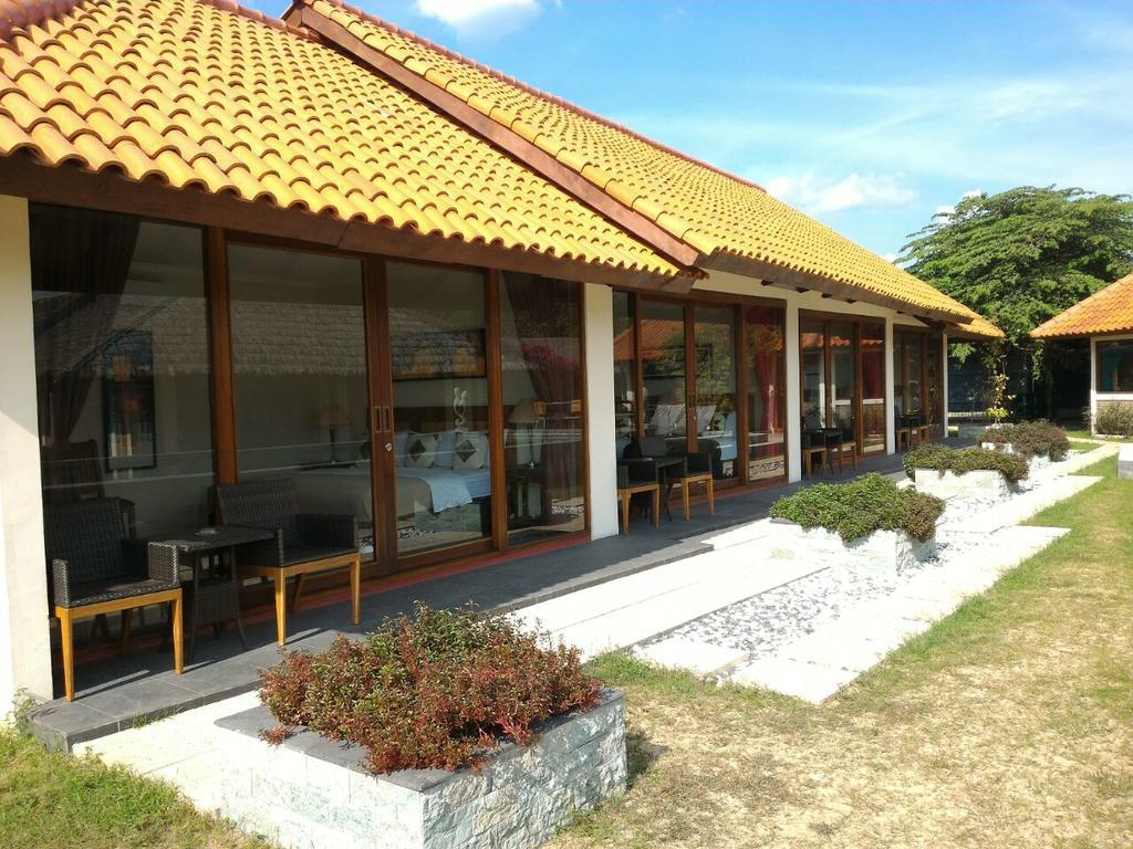 Jepara Marina Beach Bungalows Экстерьер фото